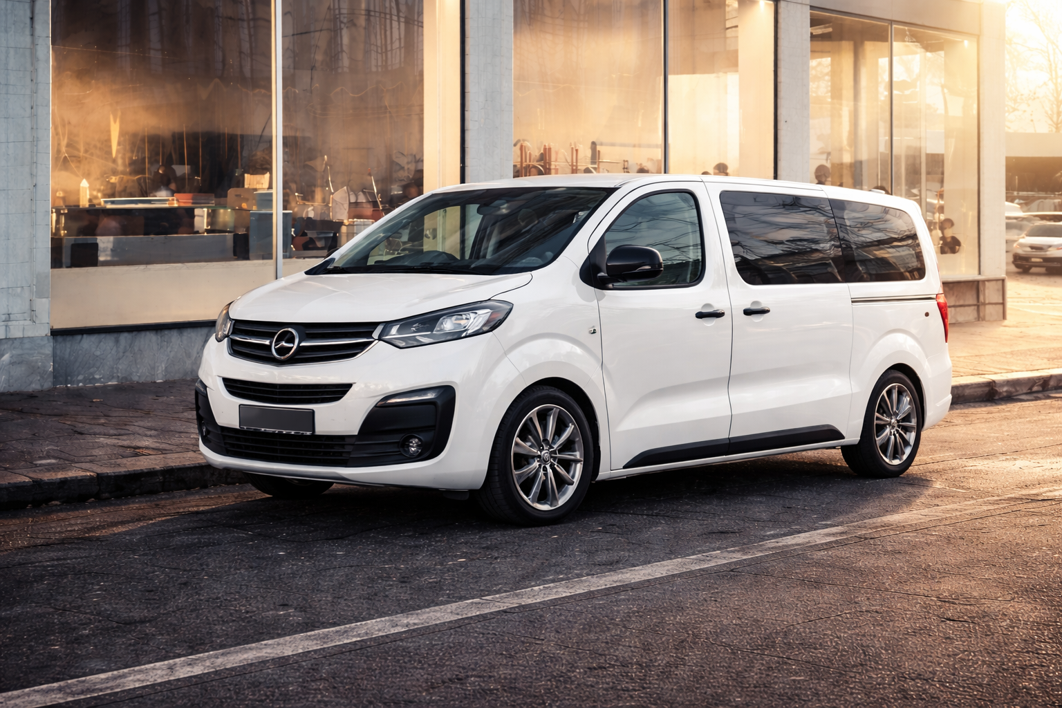 Go2Rent – Opel Vivaro 8+1 kombi za transfer sa aerodroma i grupna putovanja